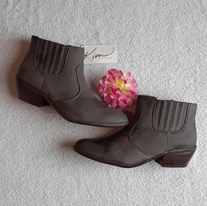 NWT Kim Rogers Taupe Pacie Booties